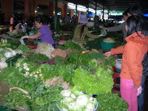 Giá rau xanh tăng lên 20.000-30.000 đồng/kg.