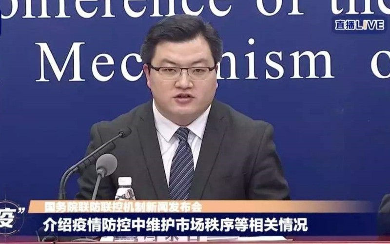   Ông Phùng Lục Triệu, nghiên cứu viên Trung tâm Ngăn ngừa và Kiểm soát dịch bệnh Trung Quốc (CDC). Ảnh: CCTV.   