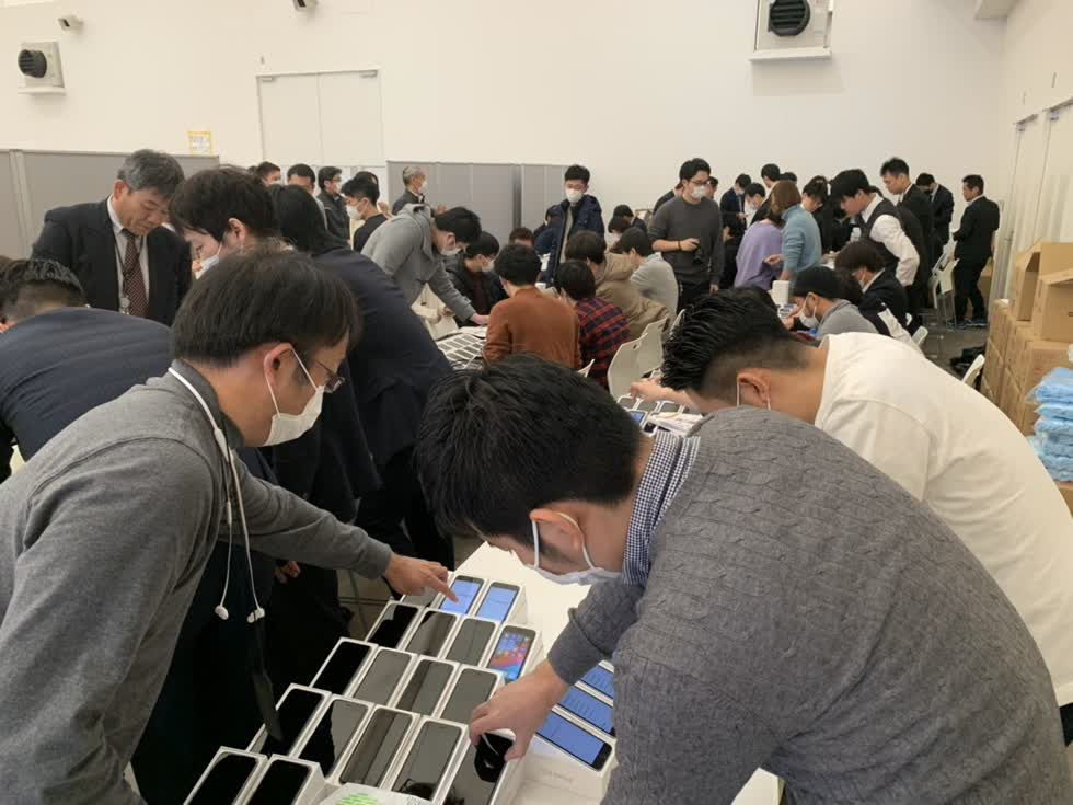 Nhật Bản tặng 2.000 chiếc iPhone cho hành khách bị cách ly trên tàu Diamond Princess