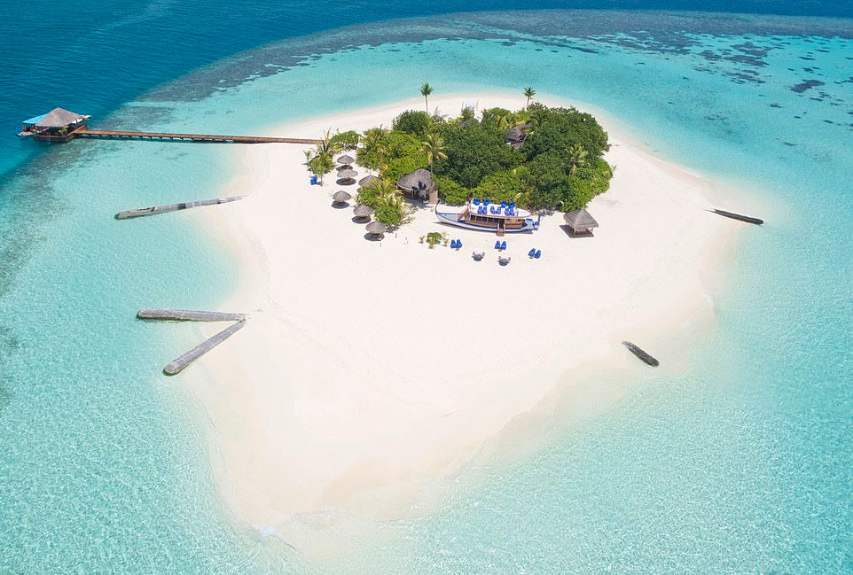 Vị trí đầu tiên được trao cho Maldives với nhiều khu nghỉ dưỡng sang trọng cùng các hòn đảo san hô đẹp như mơ.