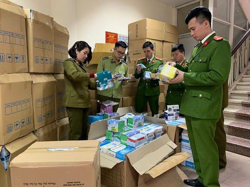Chuyển giao 102.726 chiếc khẩu trang cho Sở y tế Hà Nội phục vụ công tác phòng, chống dịch COVID - 19.