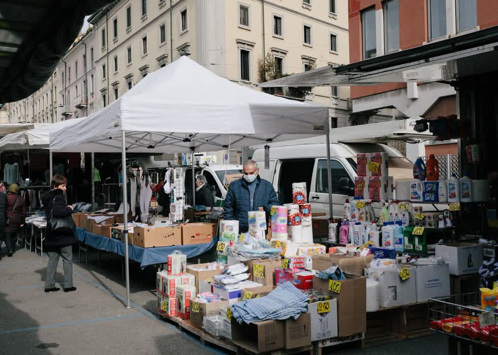 Hôm 27/2, khu chợ đường phố Via San Marco yên tĩnh khác thường.