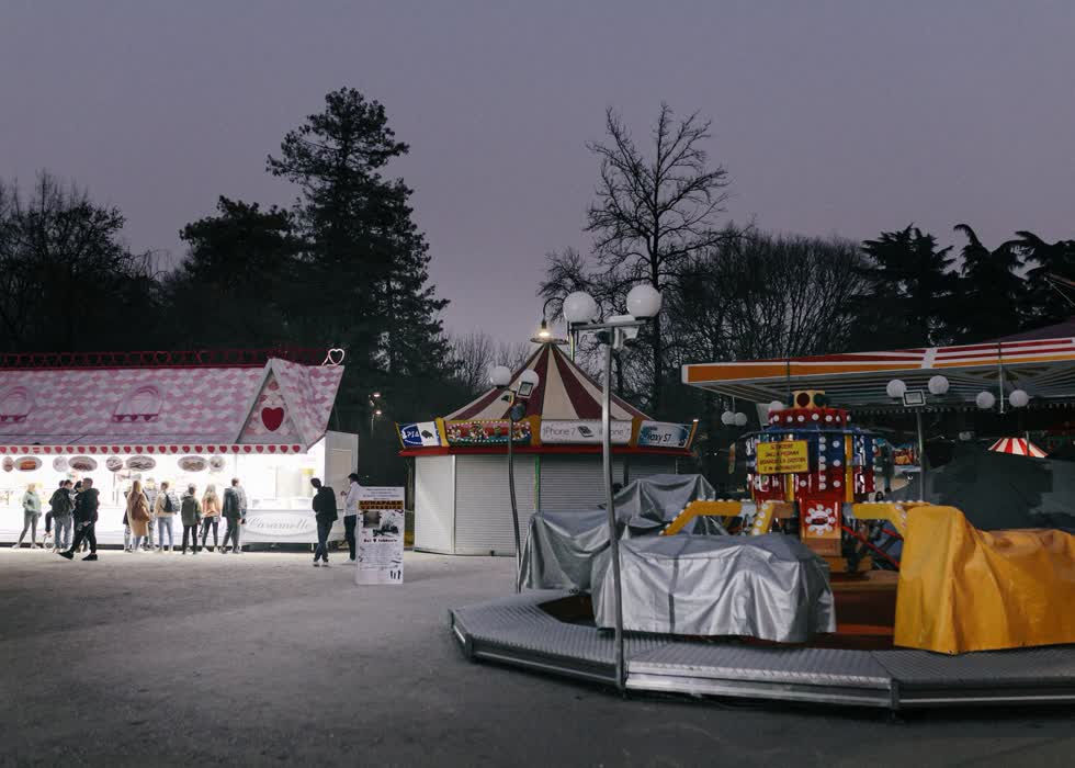   Bên trong công viên giải trí Parco Sempione, nằm ở trung tâm thành phố, các dịch vụ vui chơi, giải trí im lìm. Do sự bùng phát của dịch bệnh, hầu hết hoạt động thường nhật tại đây đã bị đóng cửa từ 24/2.  