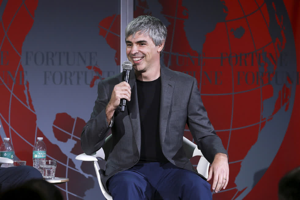  Larry Page là người đứng đầu của Alphabet, công ty mẹ của Google. Ông là người đồng sáng lập Google vào năm 1998, là CEO đầu tiên của Google cho đến năm 2001. Tài sản: 67 USD. Trong ảnh ông tham gia cuộc trò chuyện với biên tập viên Fortune Alan Alan tại Diễn đàn Fortune Toàn cầu 2015 ở San Francisco, California. 