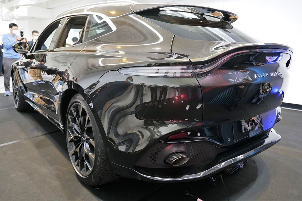 SUV hạng sang cỡ lớn Aston Martin DBX đã được giới thiệu ở Hồng Kông