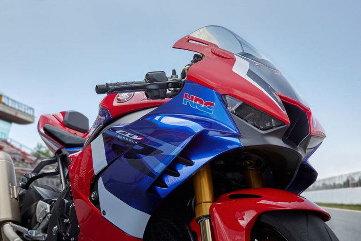 Honda CBR1000RR-R (2)