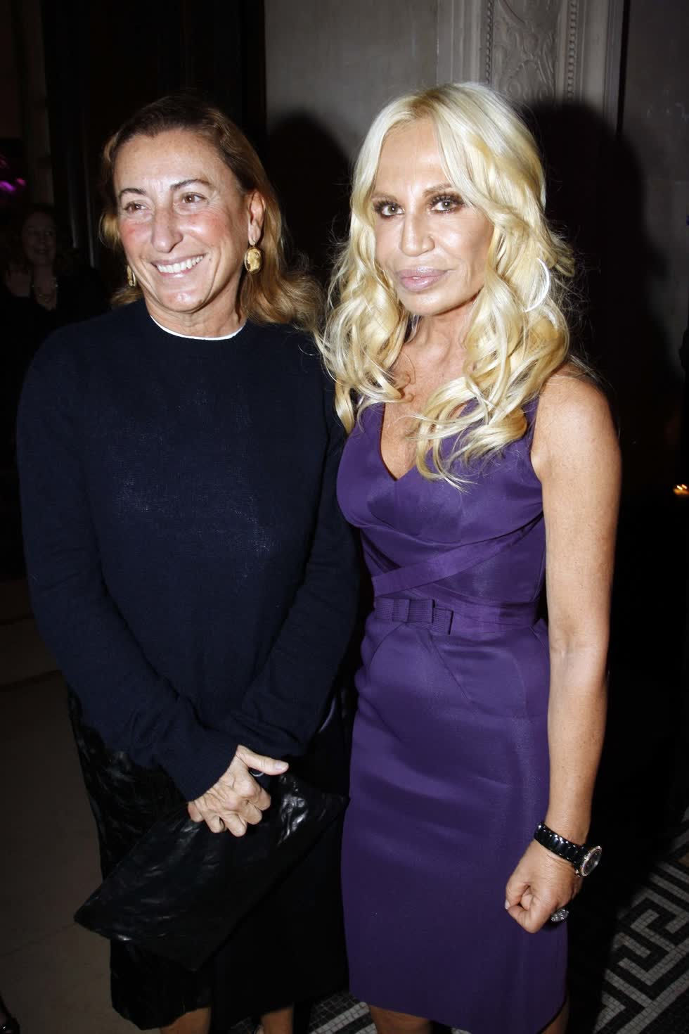 NTK Miuccia Prada và NTK Donatella Versace. (Ảnh: Getty Images)