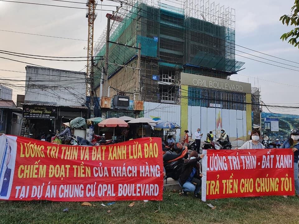 Khách hàng kéo lên dự án Opal Boulevard tố cáo tố cáo lãnh đạo Tập đoàn Đất Xanh lừa đảo, gian dối, chiếm đoạt tiền của khách hàng…