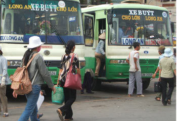 Tạm dừng các tuyến xe buýt từ TPHCM đi các tỉnh lân cận.