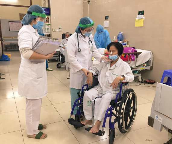   Thông tin từ BV Bạch Mai cho biết, tính đến thời điểm này, BV vẫn còn đang điều trị cho 1.300 bệnh nhân trong đó có 800 bệnh nhân nặng.  