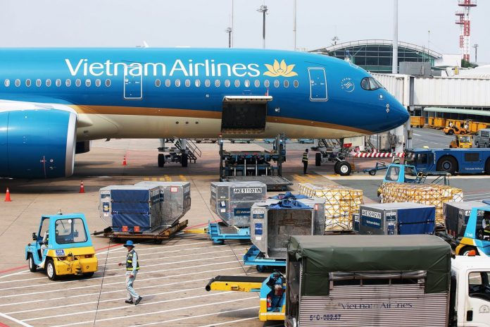 Vietnam Airlines hỗ trợ xuất khẩu sang Singapore. 