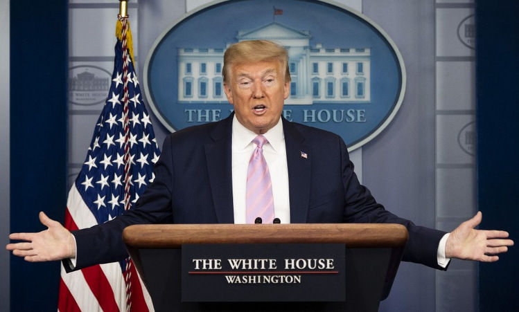   Trump họp báo tại Nhà Trắng hôm 10/4. Ảnh: AFP.  