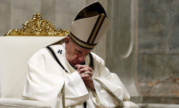   Giáo hoàng Francis cử hành thánh lễ tối 11/4. Ảnh: AFP.  
