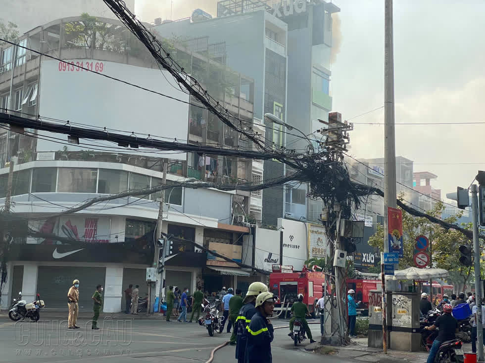Căn nhà số 42 mặt tiền đường CMT8 giao với Võ Văn Tần là nơi đám cháy bùng phát.