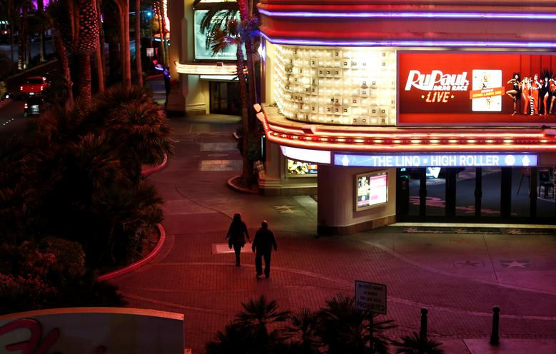    Một sòng bạc khách sạn Flamingo ở Las Vegas, Nevada, Mỹ vắng lặng vì COVID-19. Ảnh: REUTERS 