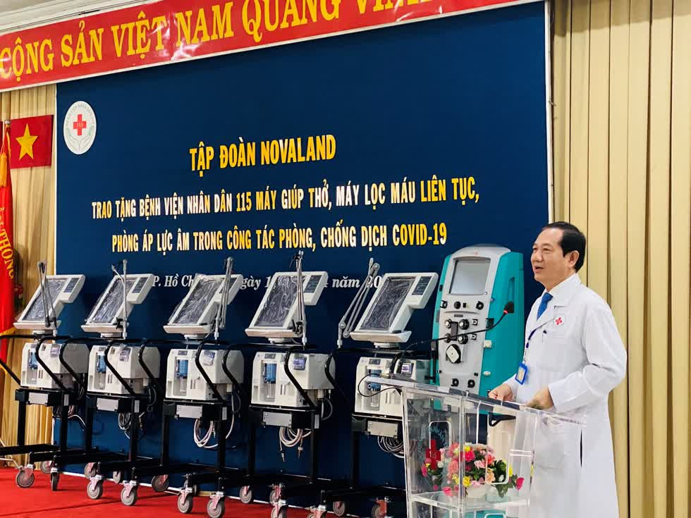 Ts.Bs. Phan Văn Báu - Giám đốc Bệnh viện Nhân dân 115 chia sẻ về tầm quan trọng của các trang thiết bị Y tế hiện đại trong công tác điều trị dịch bệnh.