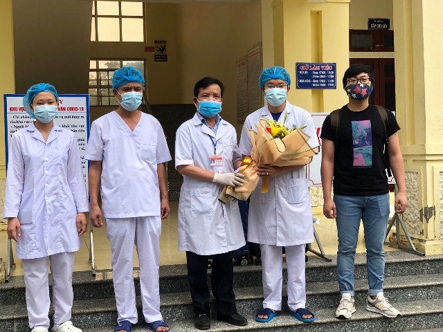 Bệnh nhân được công bố khỏi bệnh tại Bệnh viện Đa khoa huyện Nho Quan, tỉnh Ninh Bình. 