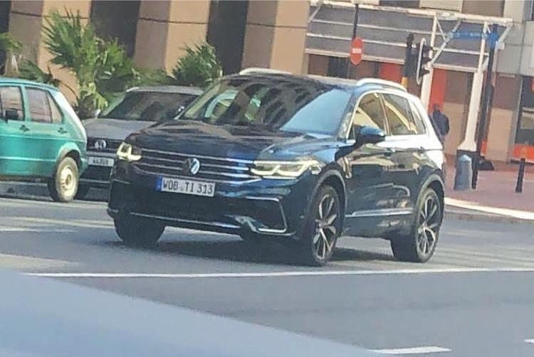 Volkswagen Tiguan R 2021 bị bắt gặp trên đường phố.