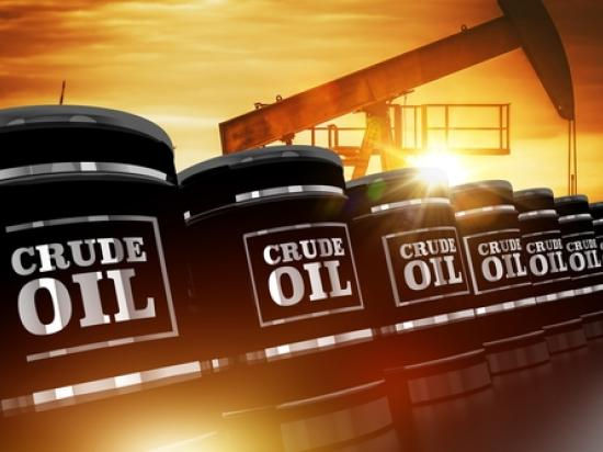 Tình trạng dư thừa nguồn cung, trong khi nhu cầu nhiên liệu giảm mạnh do các hạn chế đi lại được đưa ra để ngăn ngừa sự lây lan đại dịch COVID-19, góp phần lớn là cho giá dầu thô giảm xuống dưới 0 USD/ thùng.