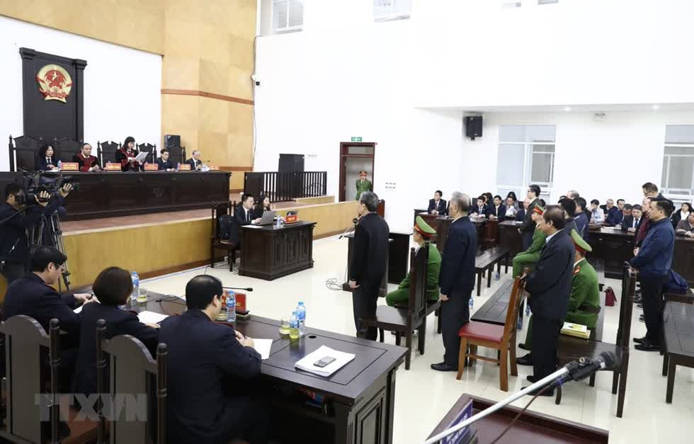 Hội đồng xét xử sơ thẩm tuyên án vụ MobiFone mua AVG, ngày 28/12/2019. Ảnh: TTXVN