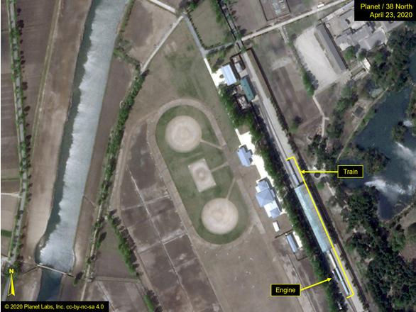 Ảnh vệ tinh chụp đoàn tàu tại Wonsan, Triều Tiên ngày 23/4. Ảnh: Reuters