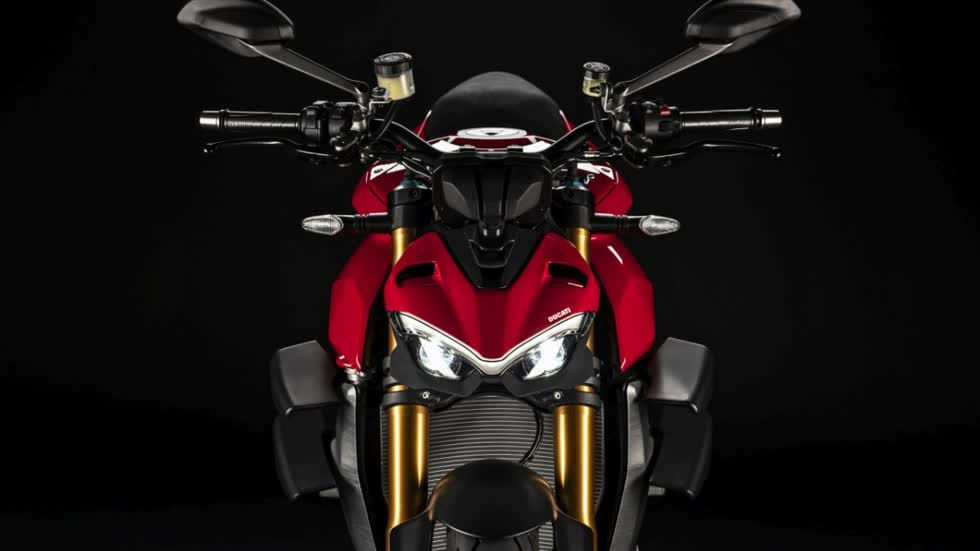 9Ducati Streetfighter V2