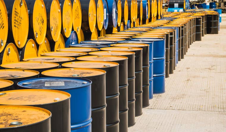   Công suất lưu trữ còn lại tại Cushing sẽ vẫn là một vấn đề trong những tuần tới, và vẫn có thể dẫn đến biến động giá trong hợp đồng tương lai WTI tháng 6 hoặc giá dầu thô khác của Mỹ.  