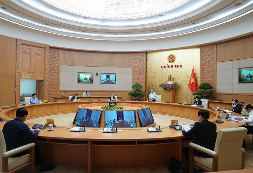   Thủ tướng Nguyễn Xuân Phúc đã chủ trì cuộc họp Thường trực Chính phủ trực tuyến về vấn đề xuất khẩu gạo với sự tham dự của lãnh đạo 13 tỉnh Đồng bằng Sông Cửu Long. Ảnh: TTXVN.  