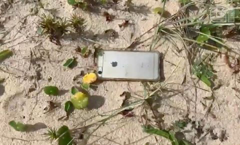 iPhone 6s sống sót sau khi rơi từ máy bay xuống đất
