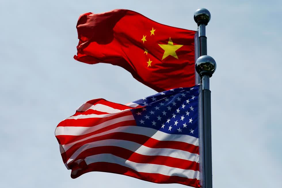   Cờ Trung Quốc và Hoa Kỳ trước khi phái đoàn thương mại Hoa Kỳ gặp gỡ các đối tác Trung Quốc để đàm phán tại Thượng Hải, Trung Quốc ngày 30 /7/2019. Ảnh: Reuters.  