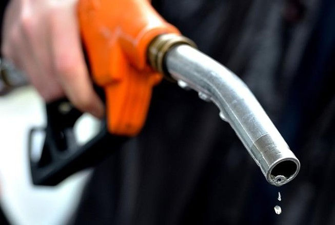 Giá dầu tiếp tục giảm do cảnh báo của FED