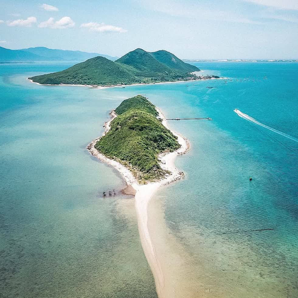 Những hòn đảo đẹp mê hồn bạn nhất định phải khám phá khi đến Nha Trang