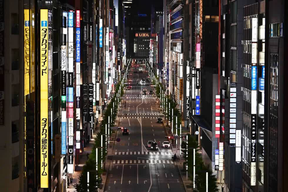 Tokyo, khu phố thường nhộn nhịp đã vắng vẻ một cách kỳ lạ. Ảnh: Getty Images