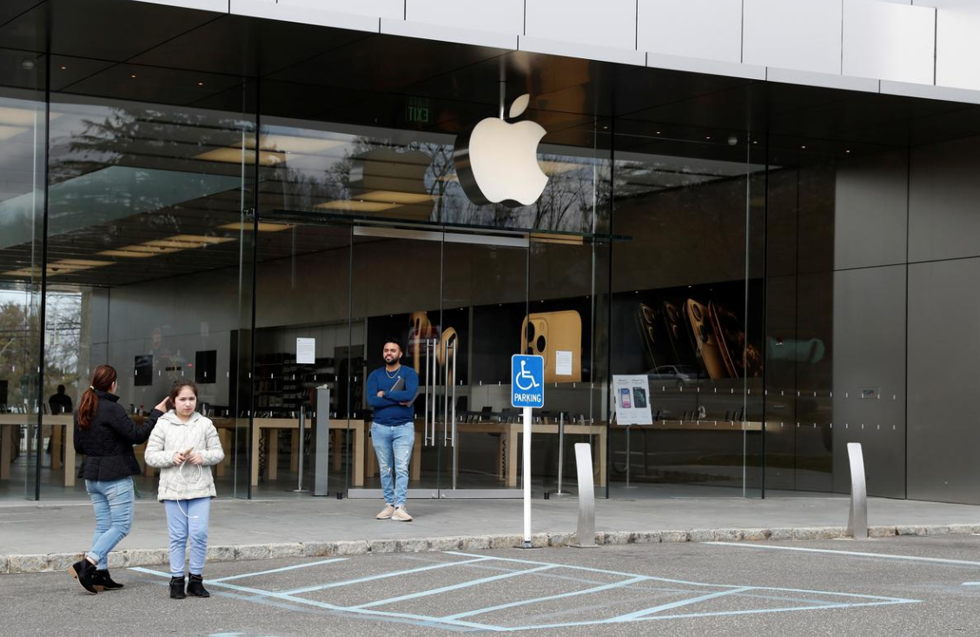   Apple mở lại thêm 25 cửa hàng ở Mỹ. Ảnh: REUTERS  