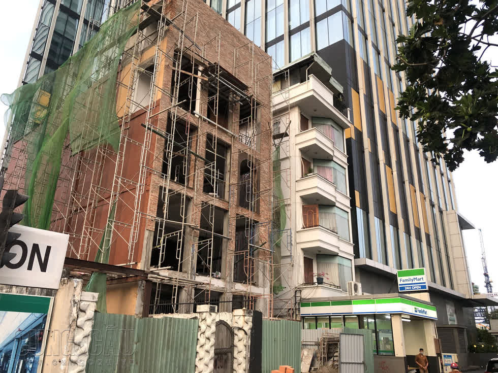  Tòa nhà nhìn từ góc đường Ngô Văn Năm.