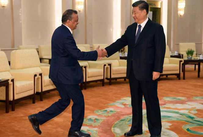 Tổng giám đốc WHO Tedros Adhanom Ghebreyesus gặp Chủ tịch Trung Quốc Tập Cận Bình trong chuyến thăm hồi cuối tháng 2. Ảnh: Reuters