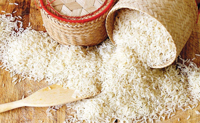 Giá thu mua gạo nguyên liệu trong nước giảm nhẹ