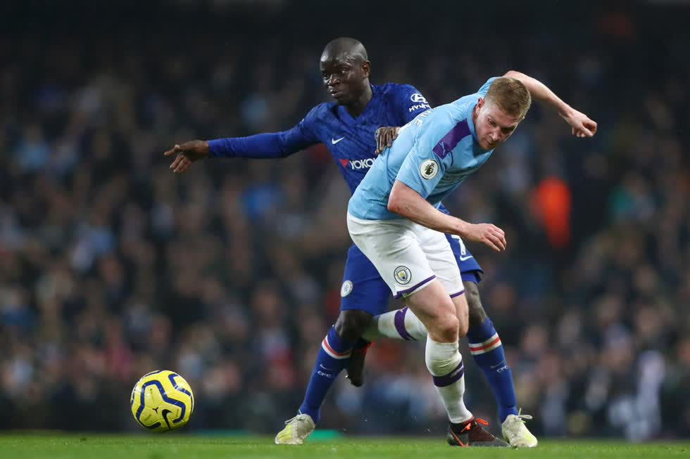 Chỉ một cú xảy chân có thể khiến vị trí thứ 4 của Chelsea rơi ngay vào tay M.U.