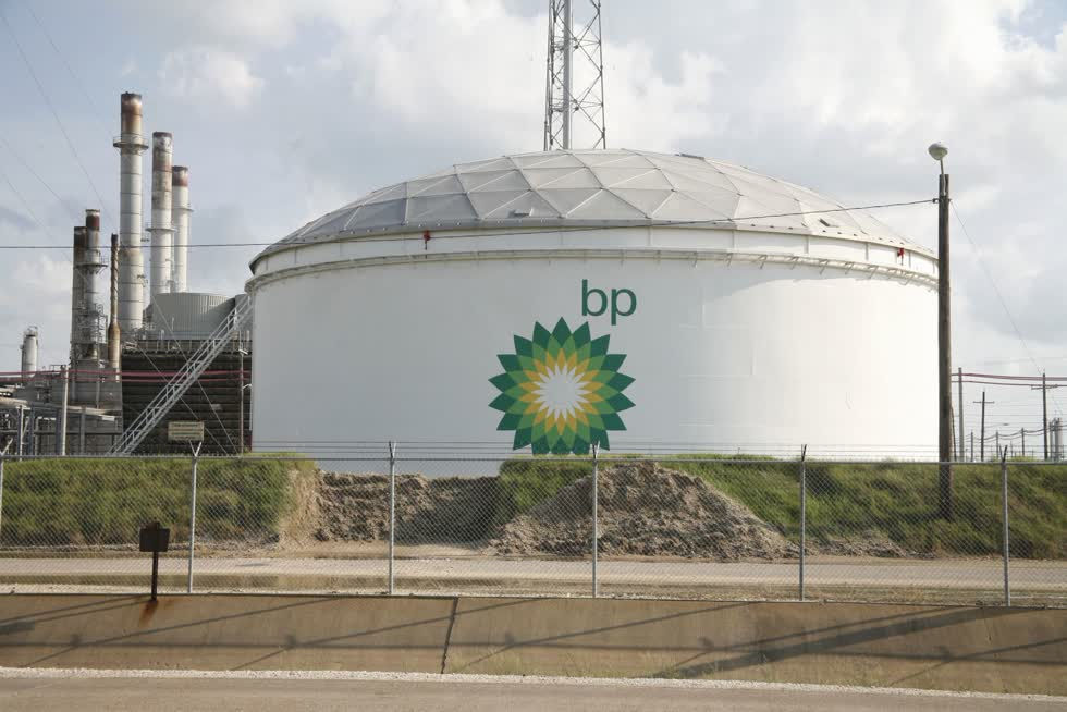   Nhà máy lọc dầu Tập đoàn dầu khí Anh British Petroleum. Ảnh: Bloomberg  