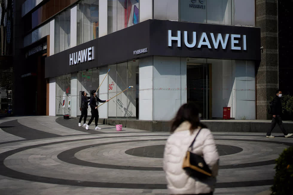 Một cửa hàng của Huawei tại TP Thượng Hải - Trung Quốc Ảnh: Reuters