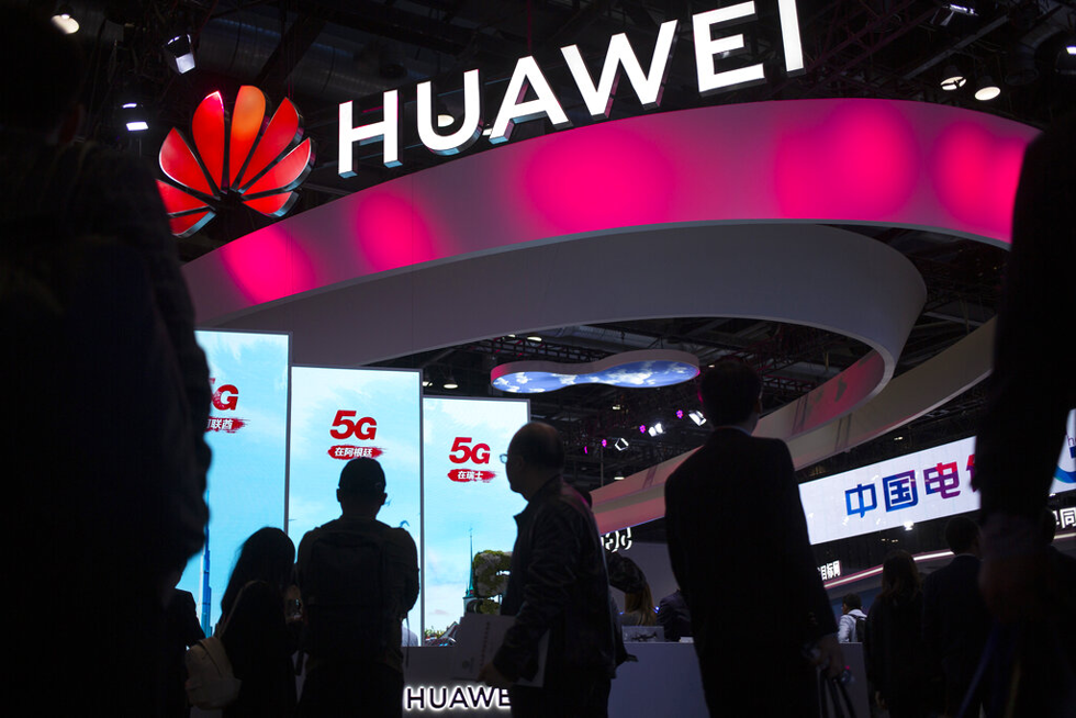 Ông Trump đã chấm dứt tham vọng dẫn đầu thị trường smartphone của Huawei như thế nào?