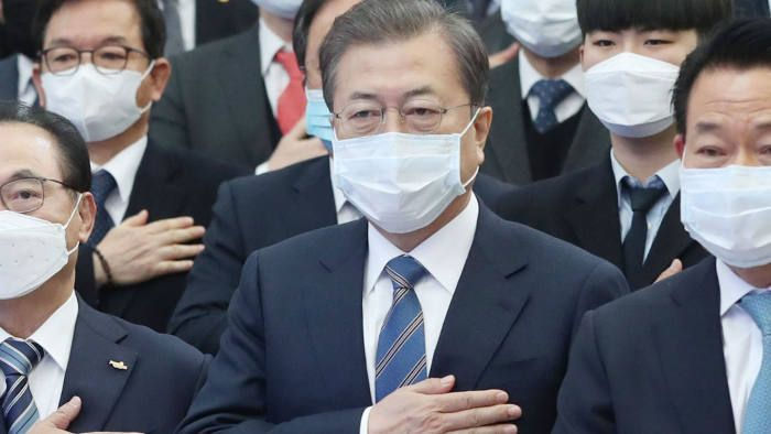 Tổng thống Hàn Quốc coi sự bùng phát dịch bệnh COVID-19 là “cơ hội” để cải thiện quan hệ liên Triều. Ảnh: AP