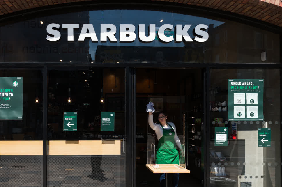 Starbucks mất bao nhiêu doanh thu trong quý III do đại dịch COVID-19?