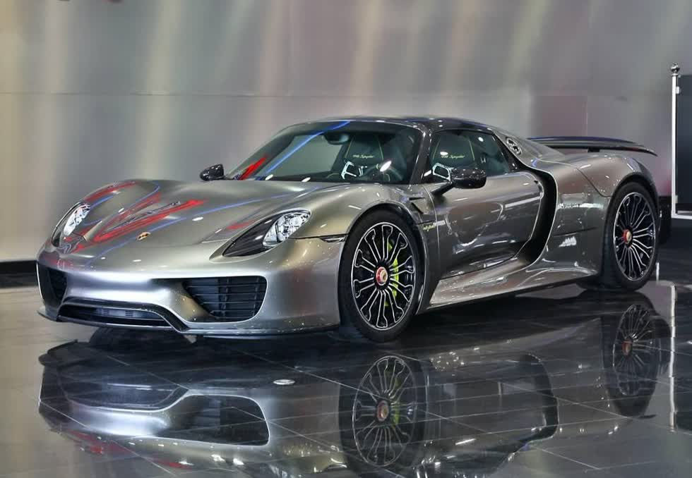 Liquid Metal Silver Porsche 918 Spyder