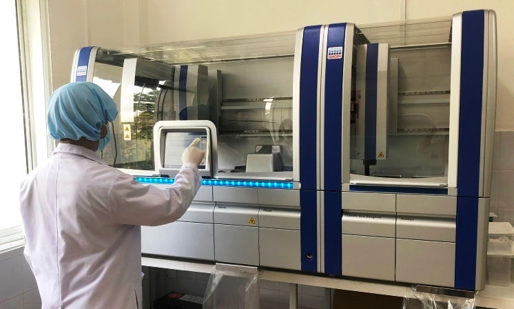  Máy xét nghiệm Realtime PCR  tự động Sở Y tế  Quảng Nam  đã mua với giá 7,23 tỷ đồng trước đó. Ảnh: Vietnamnet.