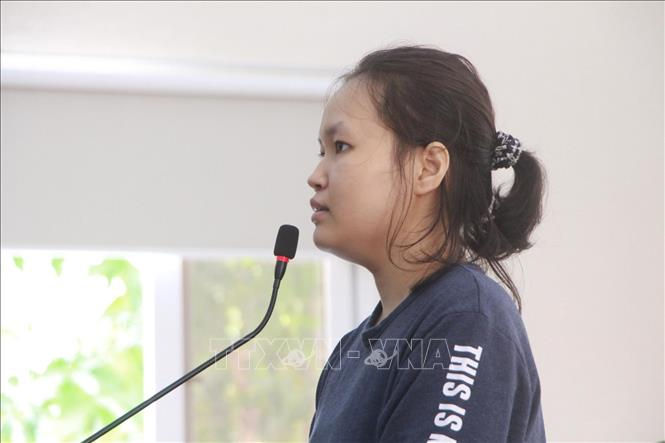 Bị cáo Phạm Thị Thiên Hà tại phiên tòa sáng nay (25/6). 