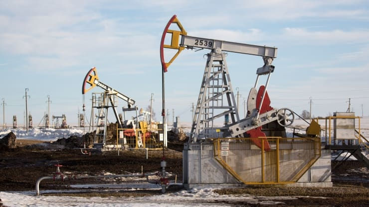 Giá dầu thô tiếp tục tăng nhờ dự báo lạc quan về nhu cầu nhiên liệu trong ngắn hạn