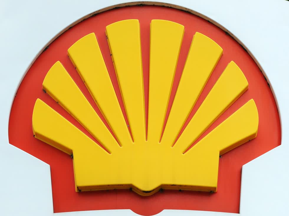 Logo Shell tại một trạm xăng Shell ở London, Anh. Ảnh: EPA-EFE.