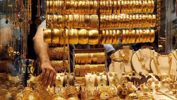 Giá vàng tiếp tục tăng, tiến sát mốc 50 triệu đồng/lượng