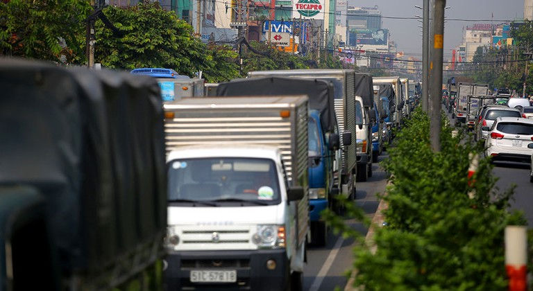 Xe ô tô vào TP.HCM sẽ bị thu phí. 